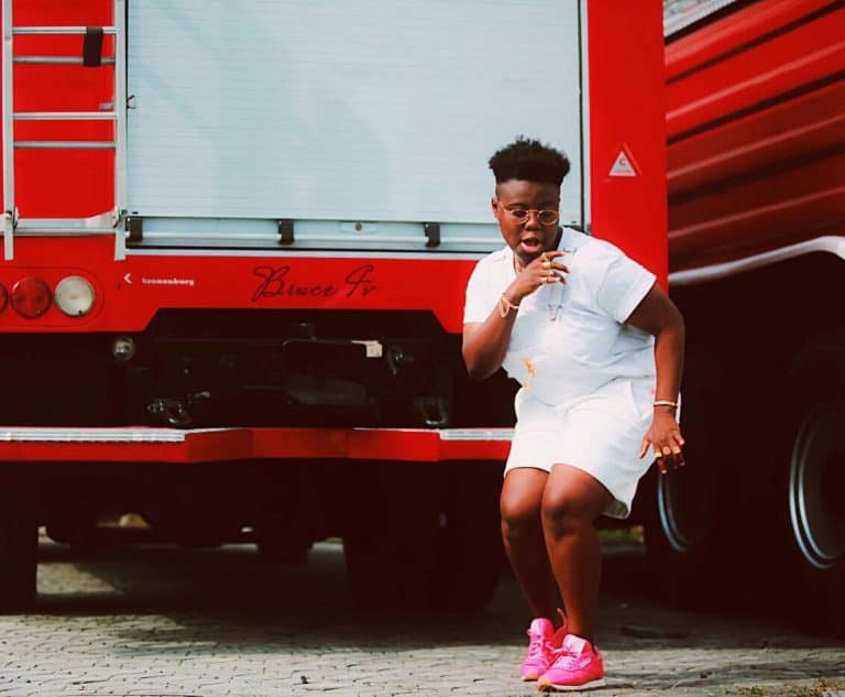 Teni the entertainer channels the old time kings of the Faaji on “Fargin”