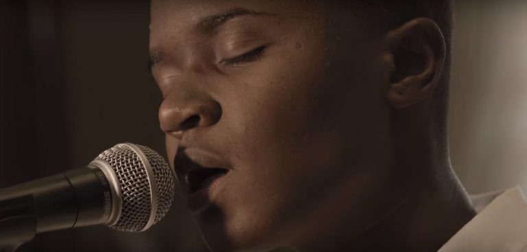 Watch Amaa rae’s live video for “Lonely”
