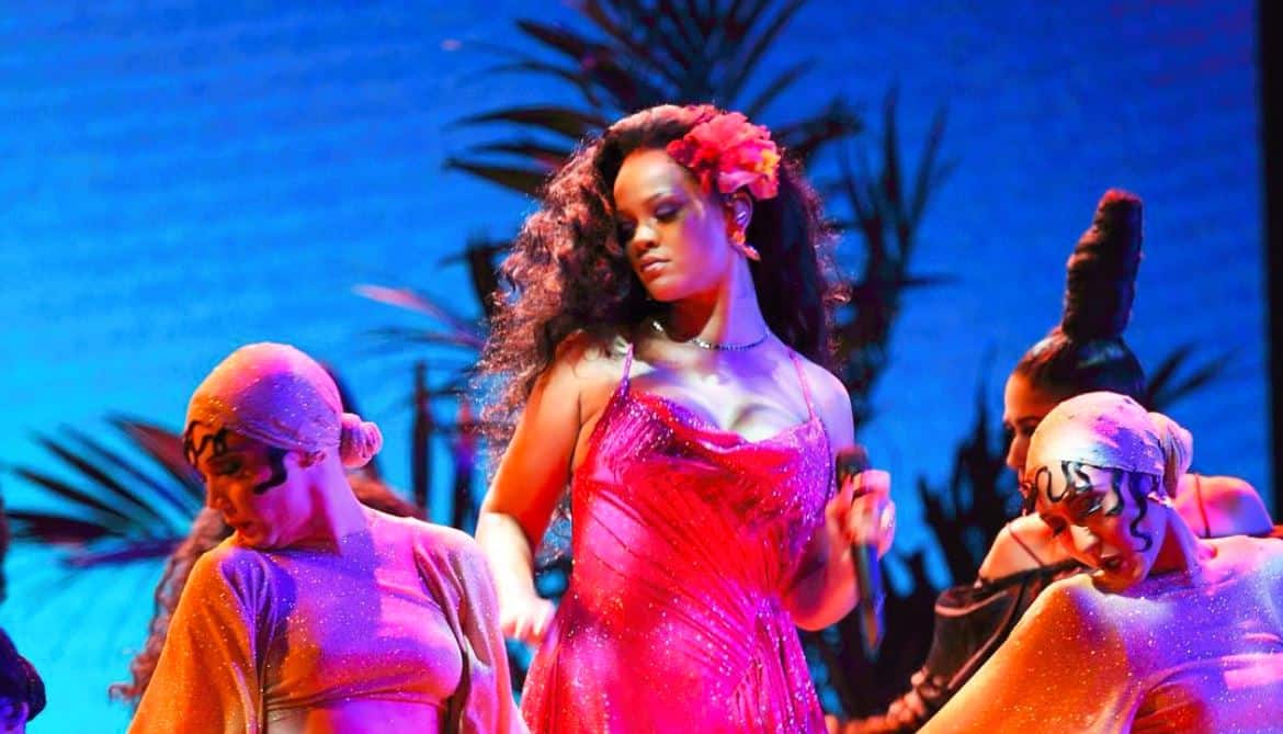 Here is an important but fake-deep story on Rihanna’s ‘Gwara-Grawa’ at the GRAMMYs