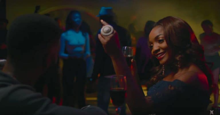 Simi is in her romantic element in “One Kain” music video