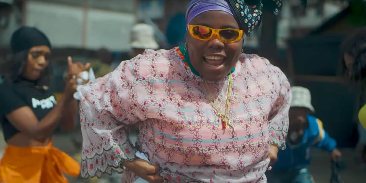 Watch Teni head to the street for her “Sugar Mummy” music video