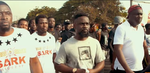 Watch the celebratory video for Sarkodie’s “Oofeetsɔ” ft Prince Bright